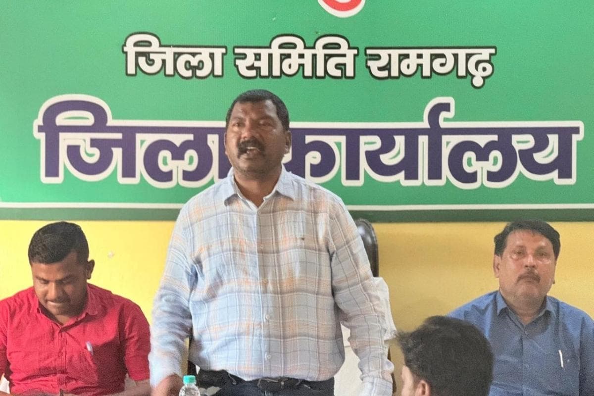 रामगढ़ में झामुमो की बैठक, संगठन मजबूती और बूथ पुनर्गठन पर बनी रणनीति