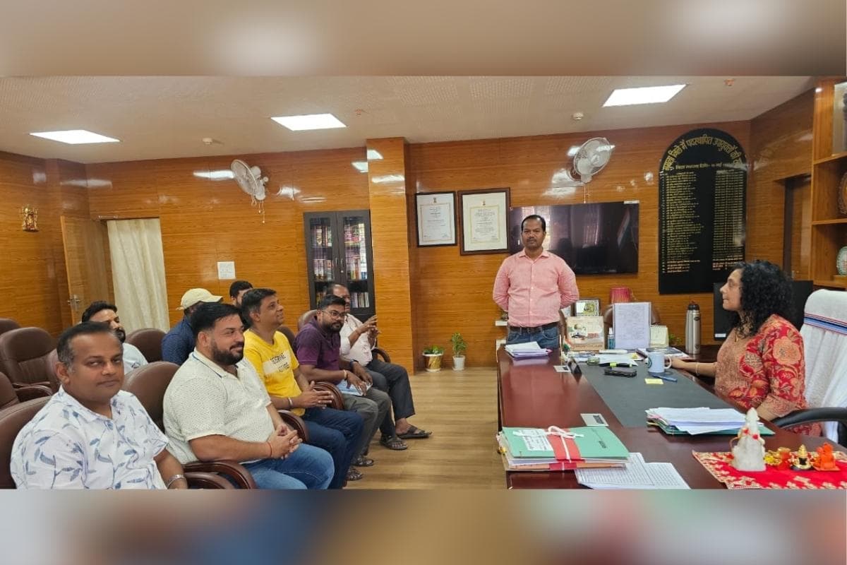 गुमला चेंबर ने उठाए शहर के मुद्दे, डीसी से समाधान की मांग