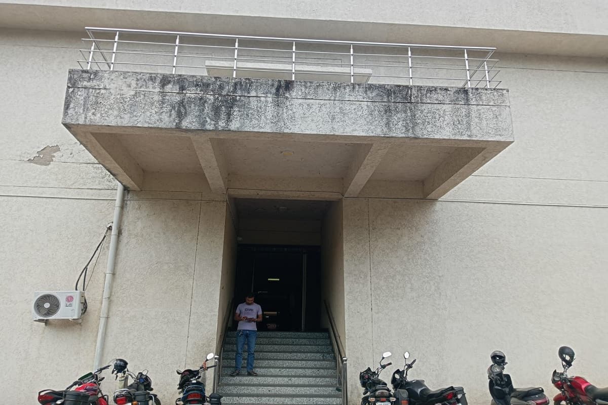 हजारीबाग में शिक्षकों की पोस्टिंग पर उठे सवाल, पारदर्शिता पर गहराया विवाद