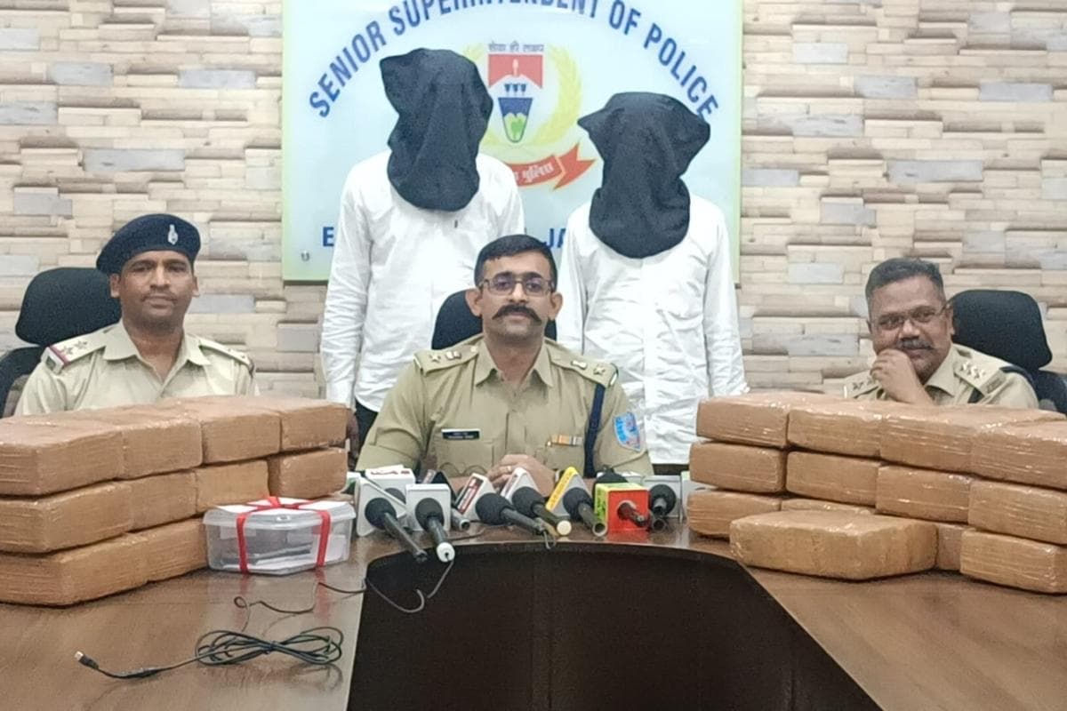 जमशेदपुर पुलिस ने 50 किलो गांजा के साथ दो युवक को किया गिरफ्तार