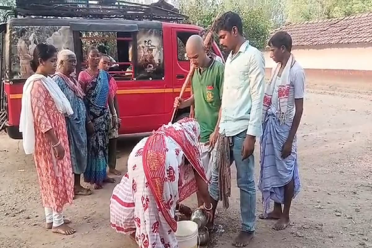 दलमा में शिकार पर्व मनाने पहुंचे शिकारी, वन देवी-देवताओं से मांगी अनुमति