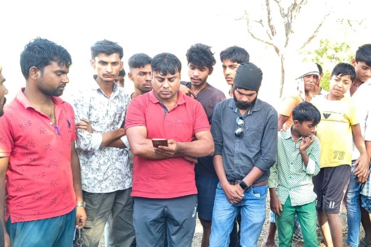 लातेहार के धाधु गांव में ड्रोन सर्वे का विरोध, ग्रामीणों ने दो कर्मियों को बनाया बंधक