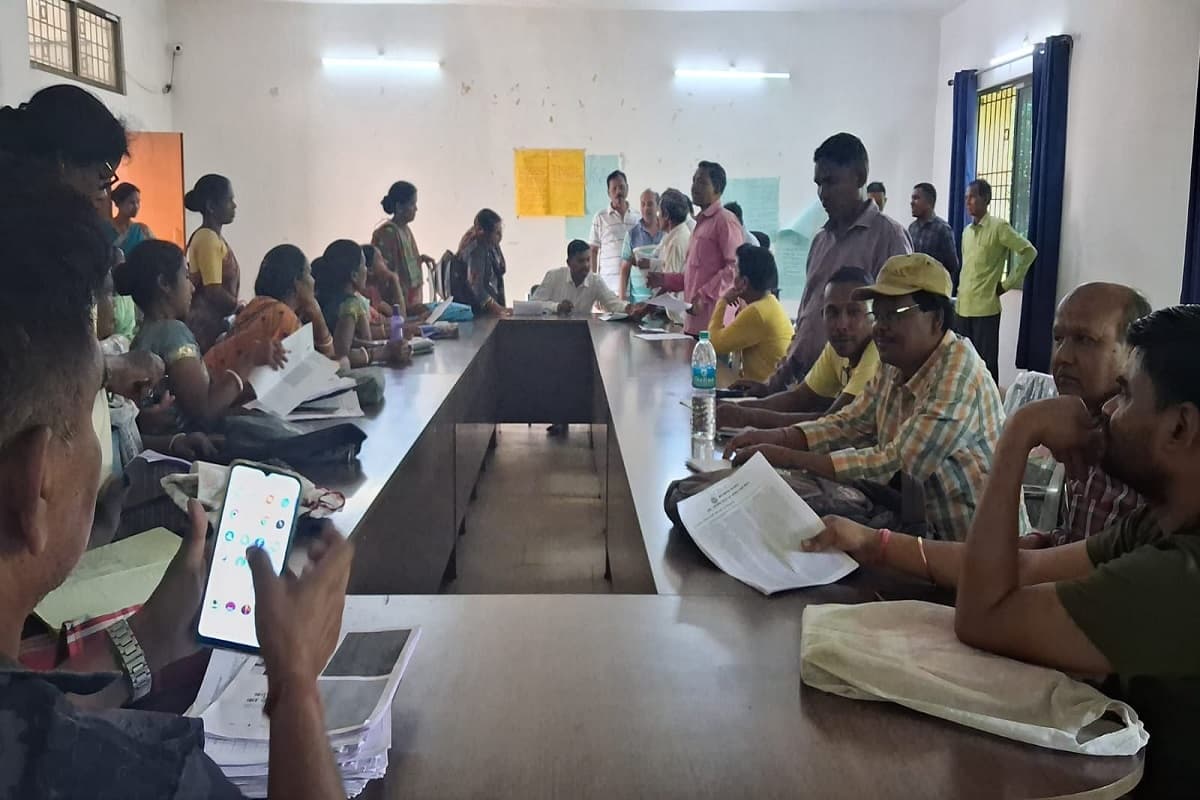 नोवामुंडी में फर्जी राशन कार्डधारियों पर गिरने वाली है गाज, सख्त कार्रवाई की तैयार में प्रशासन