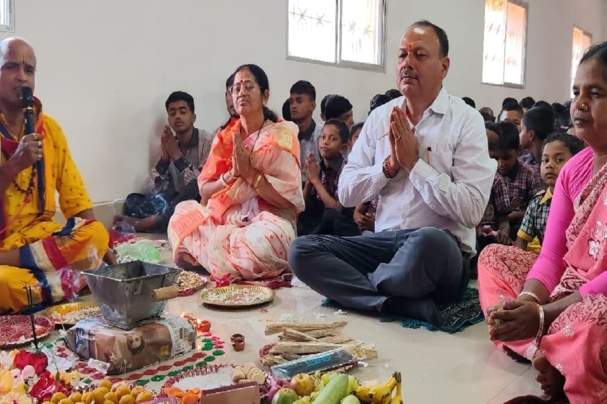 नोवामुंडी के सरस्वती शिशु मंदिर में नए सत्र की शुरुआत, तिलक और हवन-यज्ञ से गूंजा परिसर