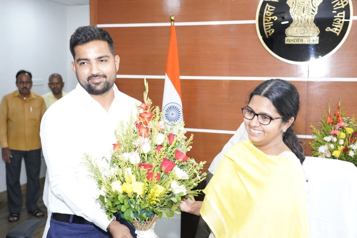 पलामू को मिला नया नेतृत्व, दिलीप प्रताप सिंह शेखावत ने संभाला डीसी का पद