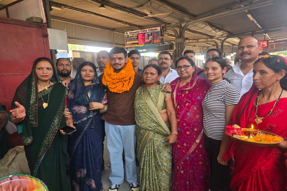 चैनपुर के ओम प्रताप सिंह ने एनडीए में लहराया परचम, पलामू जिले का नाम किया रोशन