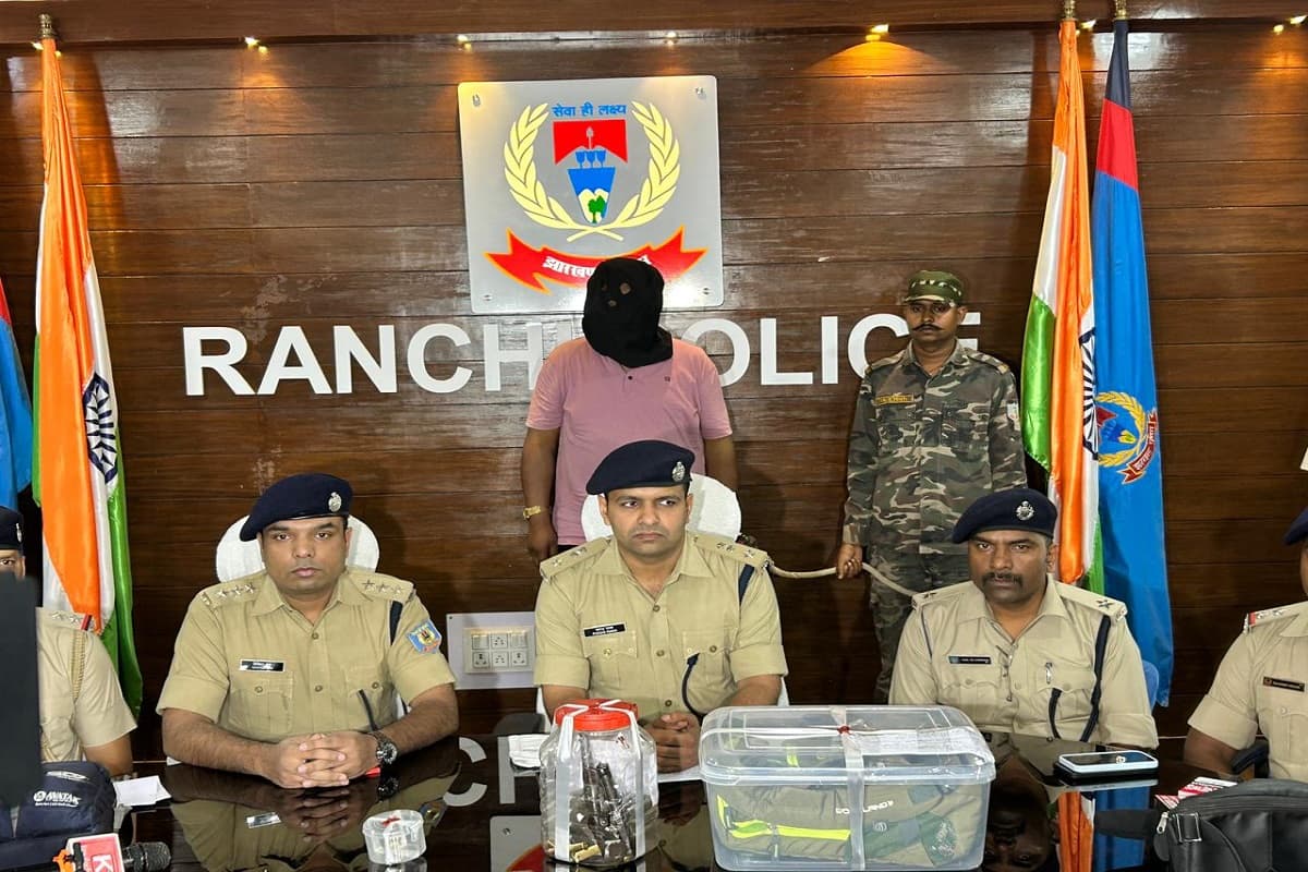 रांची में युवक की हत्या करने वाले दो आरोपी गिरफ्तार, मंदिर से निकलते वक्त वारदात को दिया था अंजाम