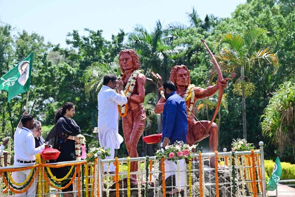 वीर शहीद सिदो-कान्हू को मुख्यमंत्री हेमंत सोरेन ने दी श्रद्धांजलि