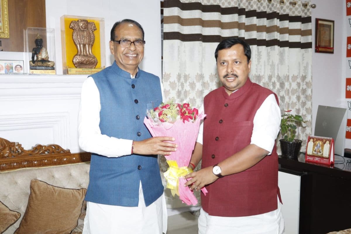 बिहार के नए सीएम के नाम की पर्ची लेकर पटना पहुंचे शिवराज, साथ में नितिन नवीन और विनोद तावड़े भी मौजूद