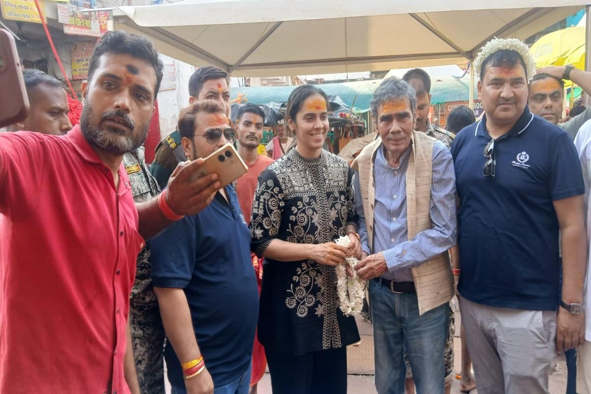 देवघर पहुंचीं साइना नेहवाल, बाबा मंदिर में पूजा कर देश की सुख-समृद्धि की कामना कीं