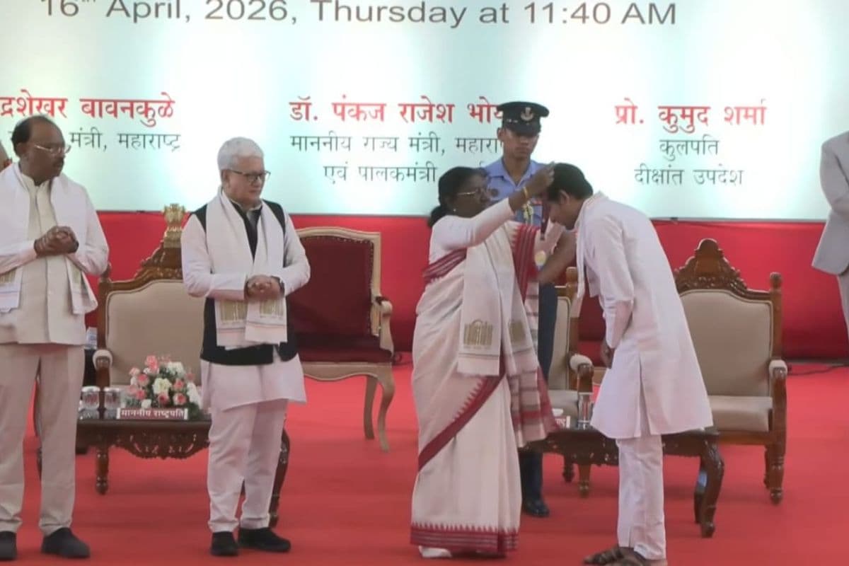 सरायकेला-खरसावां के शुभम को राष्ट्रपति ने दिया गोल्ड मेडल: महाराष्ट्र वर्धा विवि के दीक्षांत समारोह में हुए सम्मानित