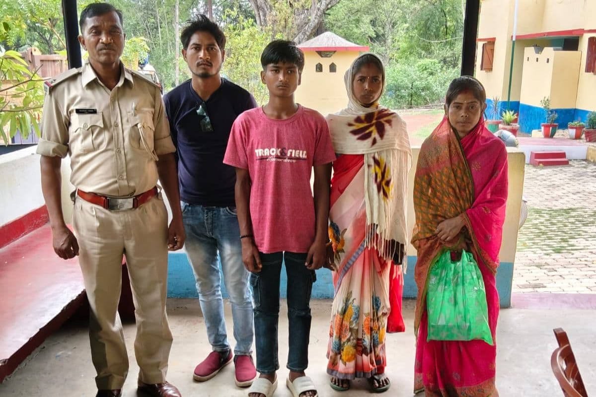 10 दिन बाद सुरक्षित लौटा सरायकेला का सूरज! पुरी में दोस्त को ढूंढने की नाकाम कोशिश के बाद घर वापसी