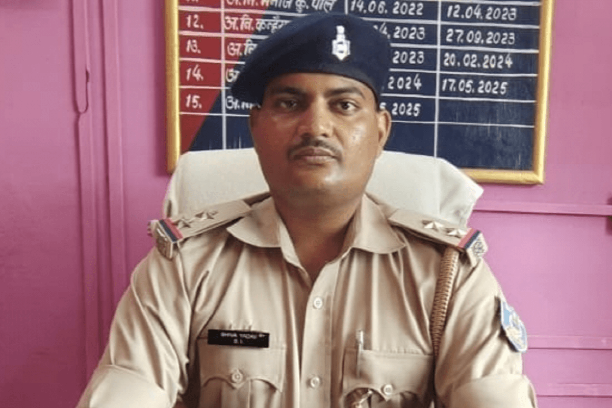 चतरा के गिद्धौर में थाना प्रभारी सहित दो जवान सस्पेंड, वीडियो वायरल होने के बाद की गई कार्रवाई