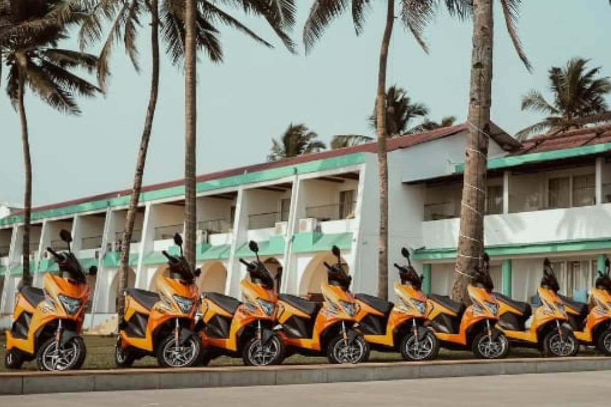 ₹2.35 लाख में आया Simple Ultra इलेक्ट्रिक स्कूटर, मिलेगी 400Km तक की रेंज