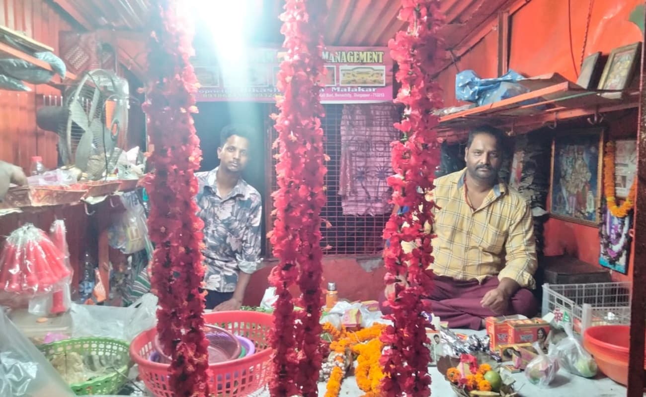 बंगाल चुनाव : चुनावी माहौल में महक रहा फूलों का बाजार, कोलकाता में रिकार्ड डिमांड