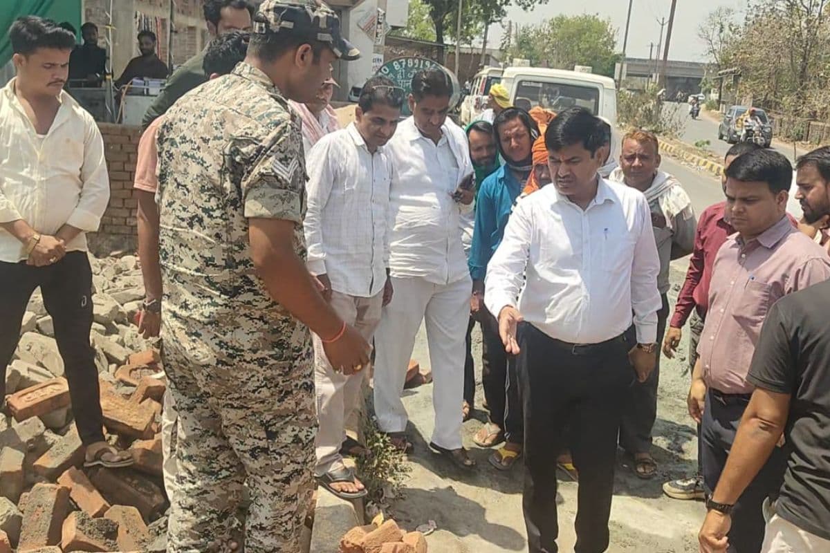 गढ़वा: स्कूल की जमीन कब्जाने की कोशिश नाकाम, सूचना के 10 मिनट के भीतर पहुंचे एसडीएम