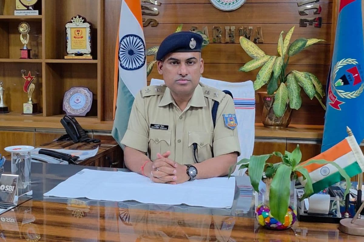 एसपी आशुतोष शेखर ने संभाली गढ़वा की कमान: बोले- अपराधियों में कानून का खौफ और जनता में विश्वास पैदा करना लक्ष्य