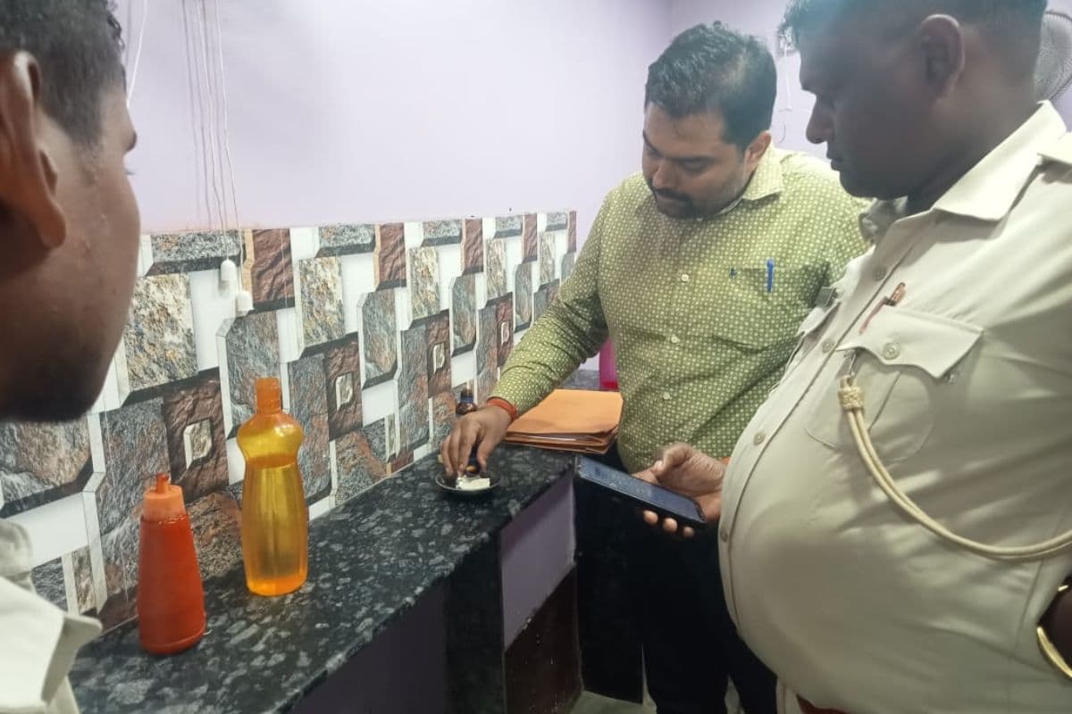 कोडरमा में मिठाइयों में मिलावट का खुलासा, तय मानक पर फेल मिले लड्डू और खोवा के सैंपल