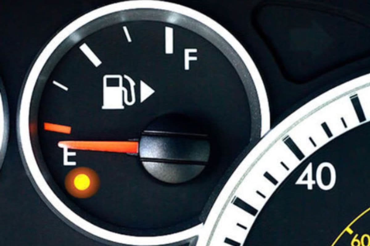 रिजर्व फ्यूल में ड्राइविंग करना क्यों है खतरनाक? जानिए इससे कार पर क्या असर पड़ता है