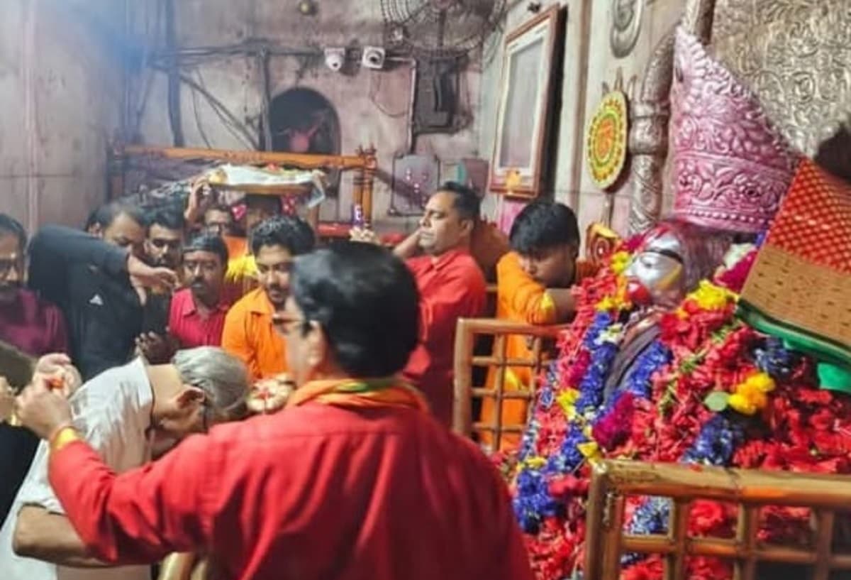 पहला वैशाख पर तारापीठ मंदिर में विशेष पूजा, सुबह से ही भक्तों की लंबी लाइन