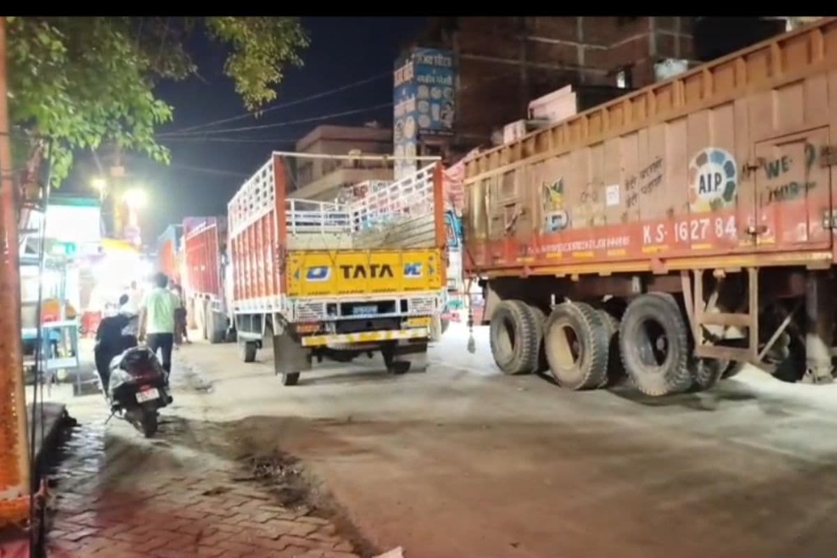 बालू ढुलाई ने रोकी अरवल की रफ्तार, एनएच-139 पर 10 KM लंबा जाम