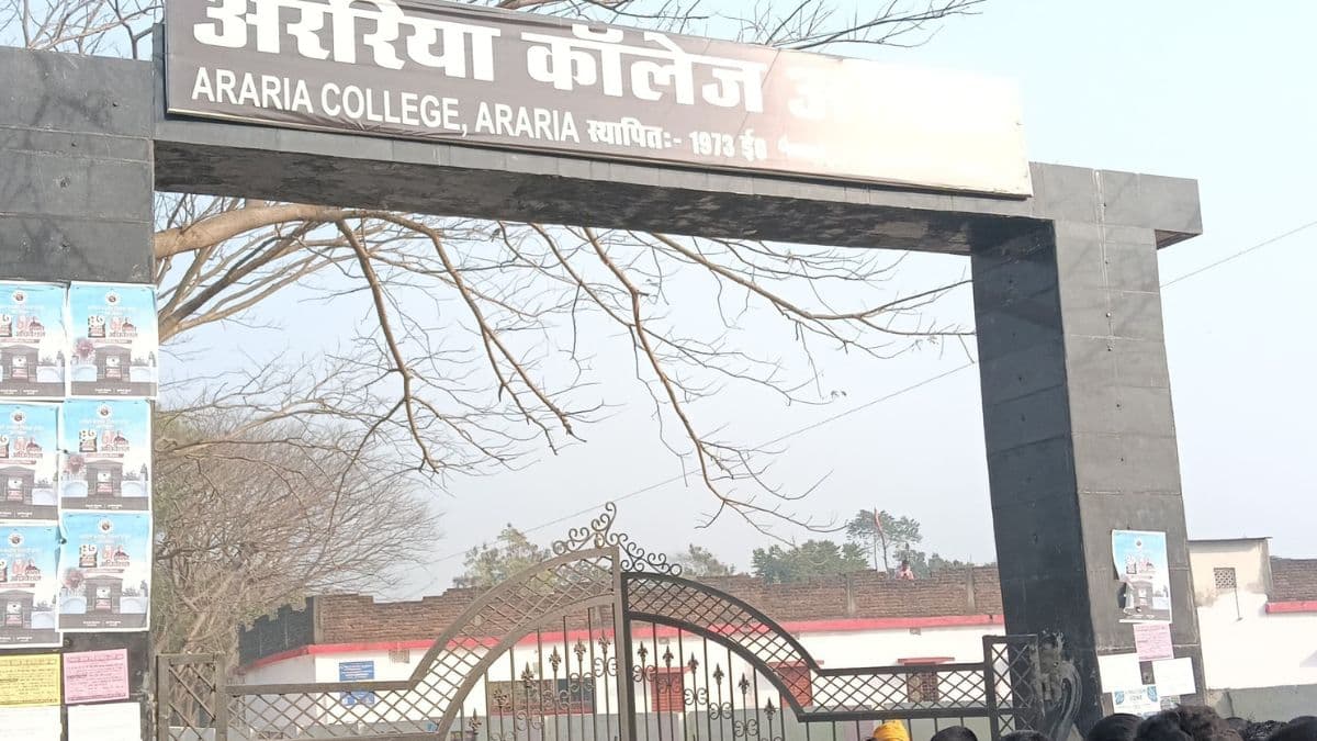 अररिया डिग्री कॉलेज निर्माण में अनियमितता का आरोप, ABVP ने बीडीओ को सौंपा ज्ञापन