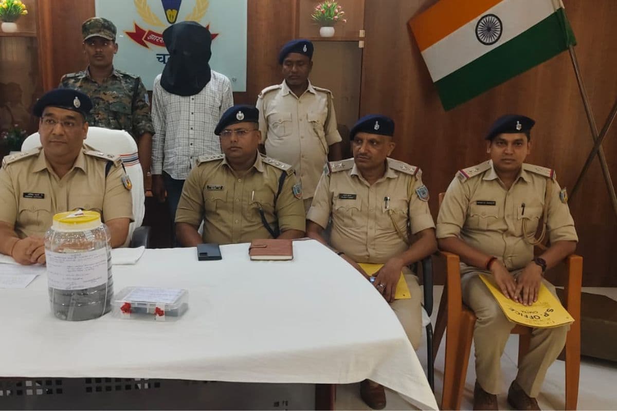 चतरा : 14.50 लाख के अफीम के साथ एक तस्कर गिरफ्तार, दिल्ली ले जाने की थी योजना