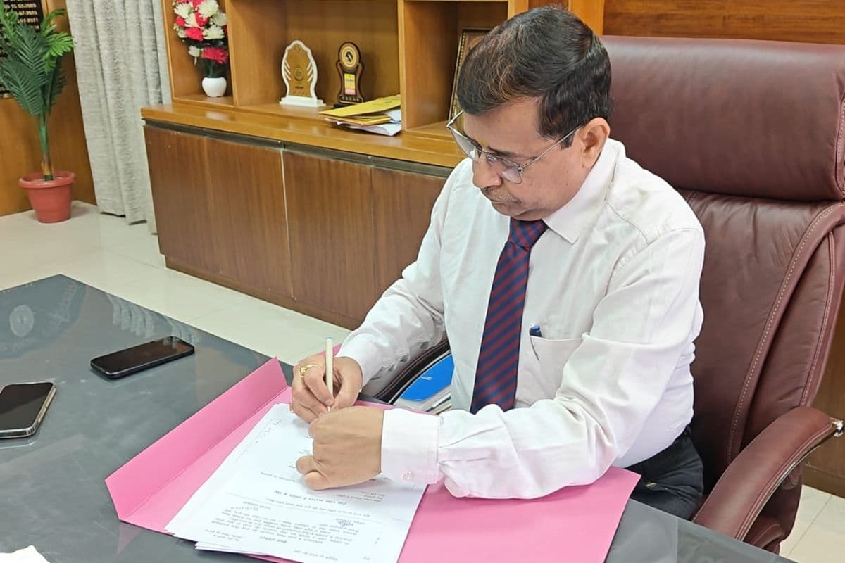 गढ़वा को मिला नया DC, पशुपतिनाथ मिश्रा ने  35वें उपायुक्त के रूप में संभाला कार्यभार