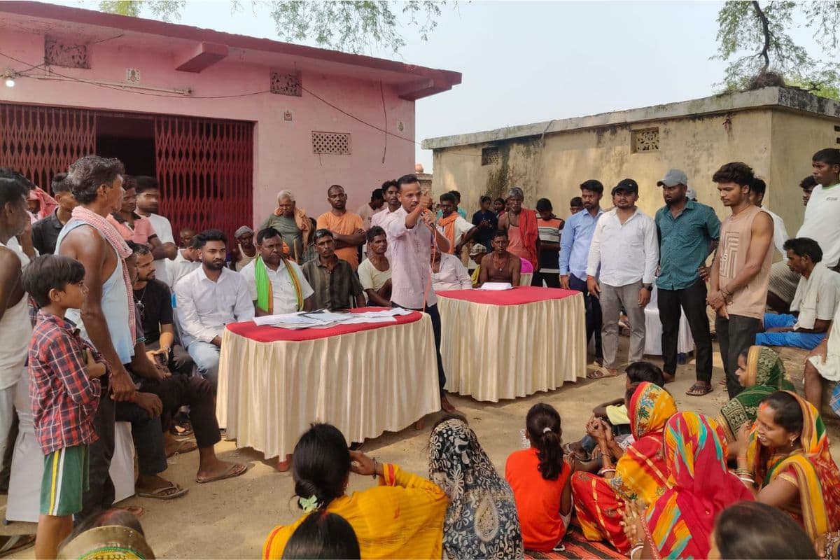 Ramgarh: मुआवजा मिलने तक नहर का निर्माण कार्य रोकने का फैसला, रैयतों ने की बैठक