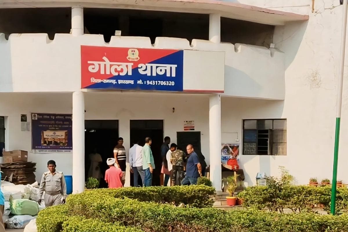 रामगढ़ : सोलर ऊर्जा संयंत्र से मशीन और तार चोरी करते तीन किशोर पकड़े गए 