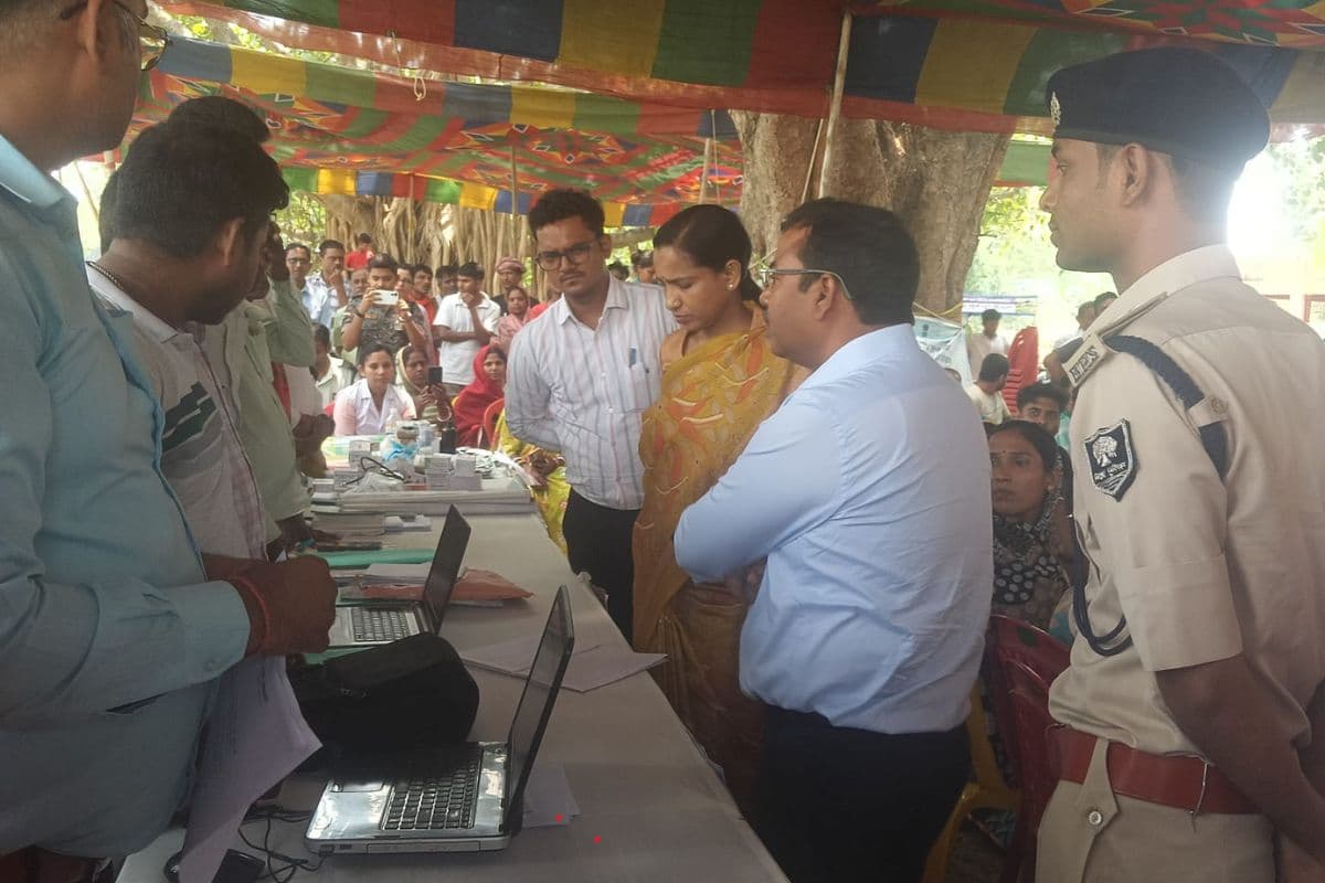 Hajipur News: सहयोग शिविर में पहुंचीं वित्त विभाग की सचिव रचना पाटिल, 30 दिनों में शिकायतों के निष्पादन का निर्देश