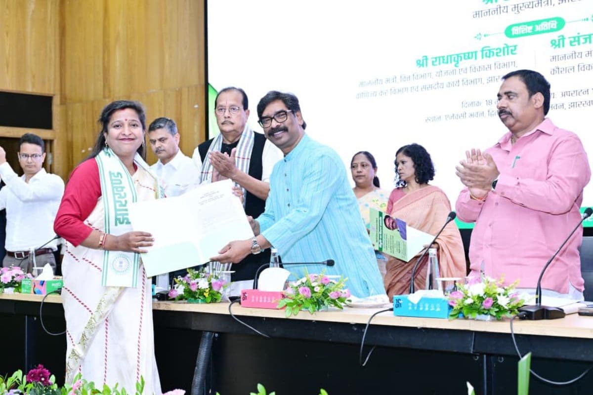 झारखंड के 316 सहायक आचार्यों को मिला नियुक्ति पत्र, CM हेमंत बोले- जिम्मेदारी से ही बदलेगा राज्य का भविष्य