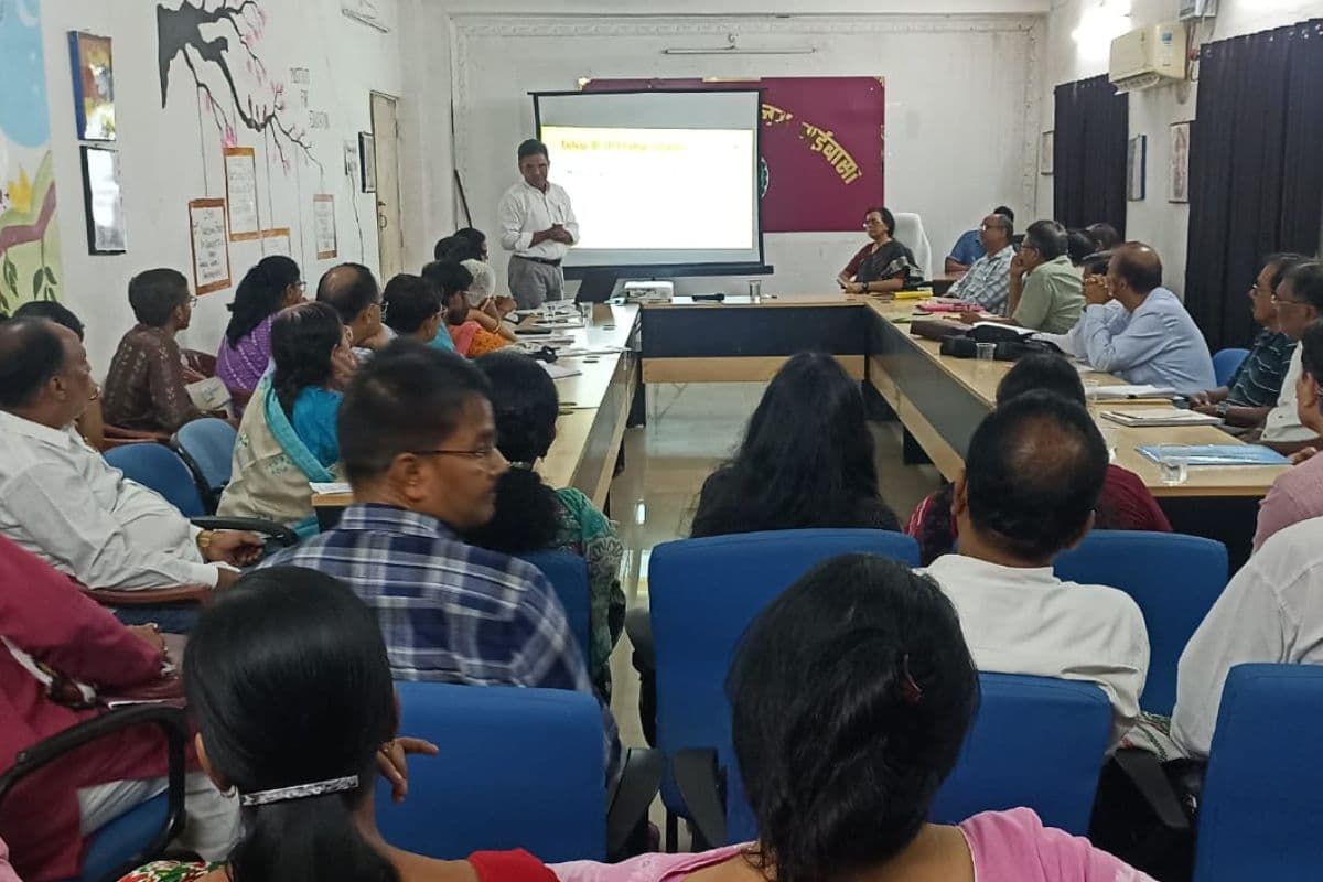कोल्हान विश्वविद्यालय में क्लस्टर सिस्टम पर कुलपति की अध्यक्षता में हुई आपात बैठक