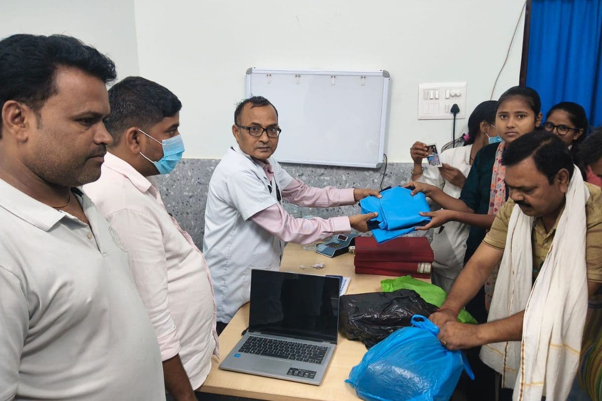 जमुई में लेप्रोसी मरीजों के बीच किट वितरण, डॉक्टरों ने कहा- समय पर इलाज से पूरी तरह ठीक हो सकती है बीमारी