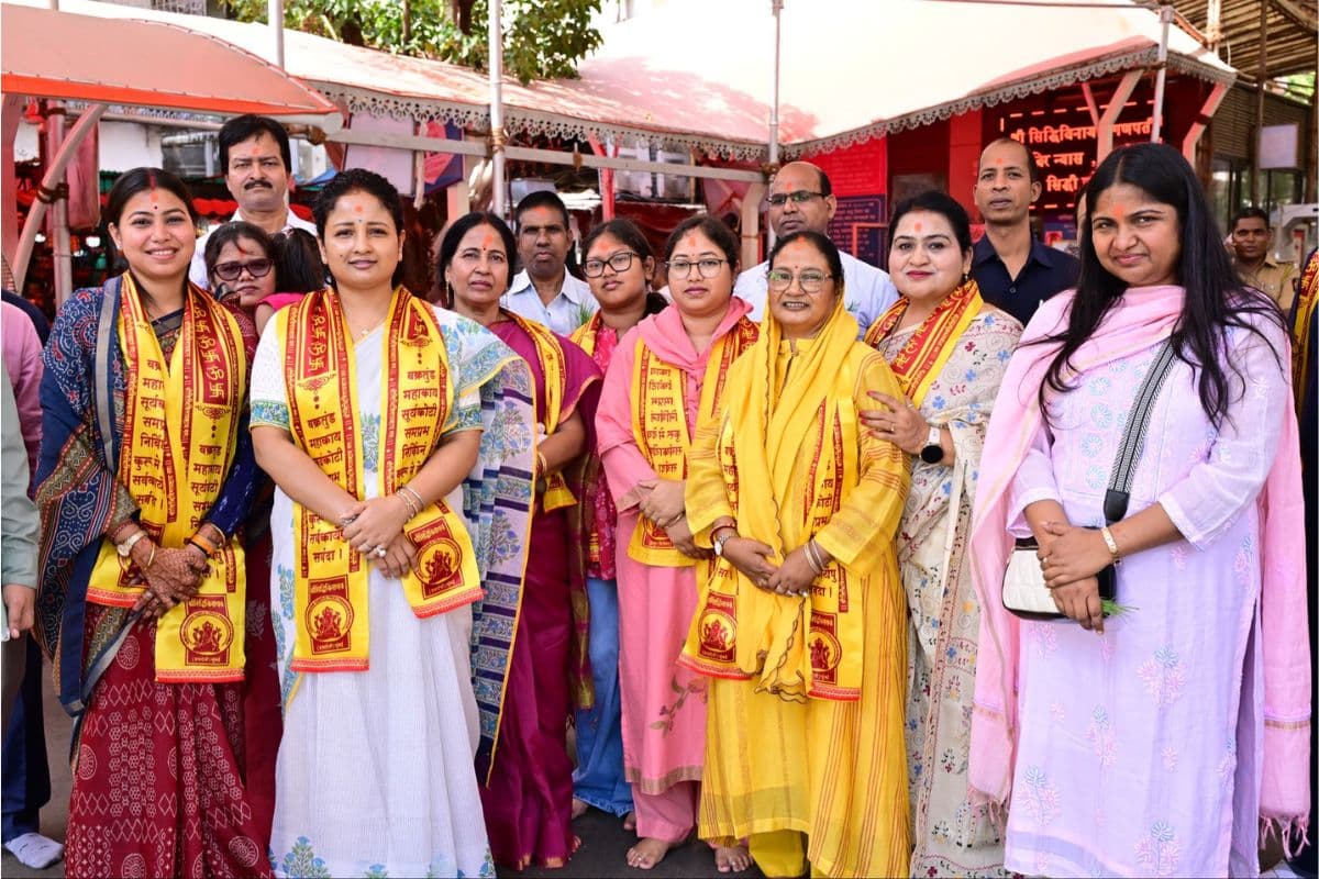 विधायक कल्पना सोरेन और पूर्णिमा साहू ने सिद्धिविनायक मंदिर में टेका मत्था