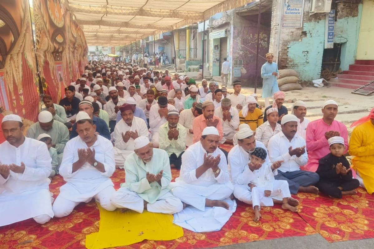 अमन-चैन के माहौल में अदा हुई बकरीद की नमाज, मांगी देश की खुशहाली की दुआ