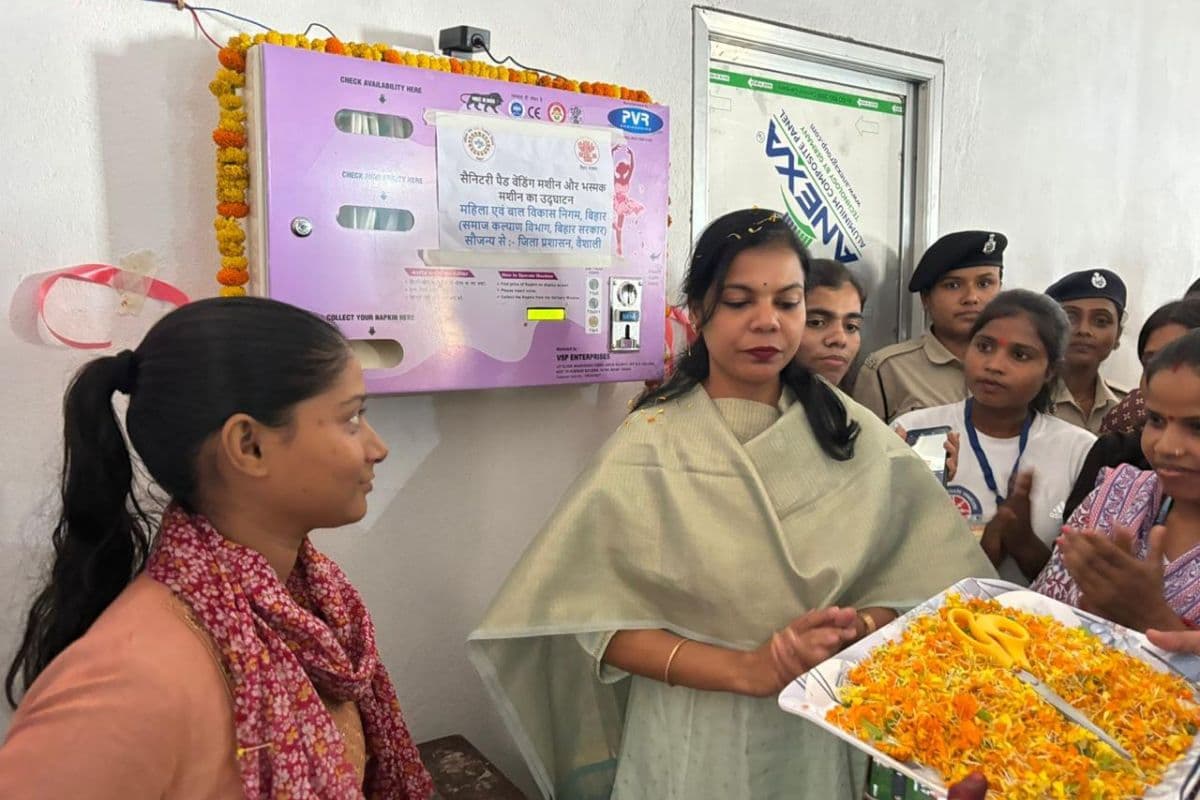 हाजीपुर में महिला थाना, पुलिस लाइन सहित कई जगहों पर लगी सेनेटरी नैपकिन वेंडिंग मशीन