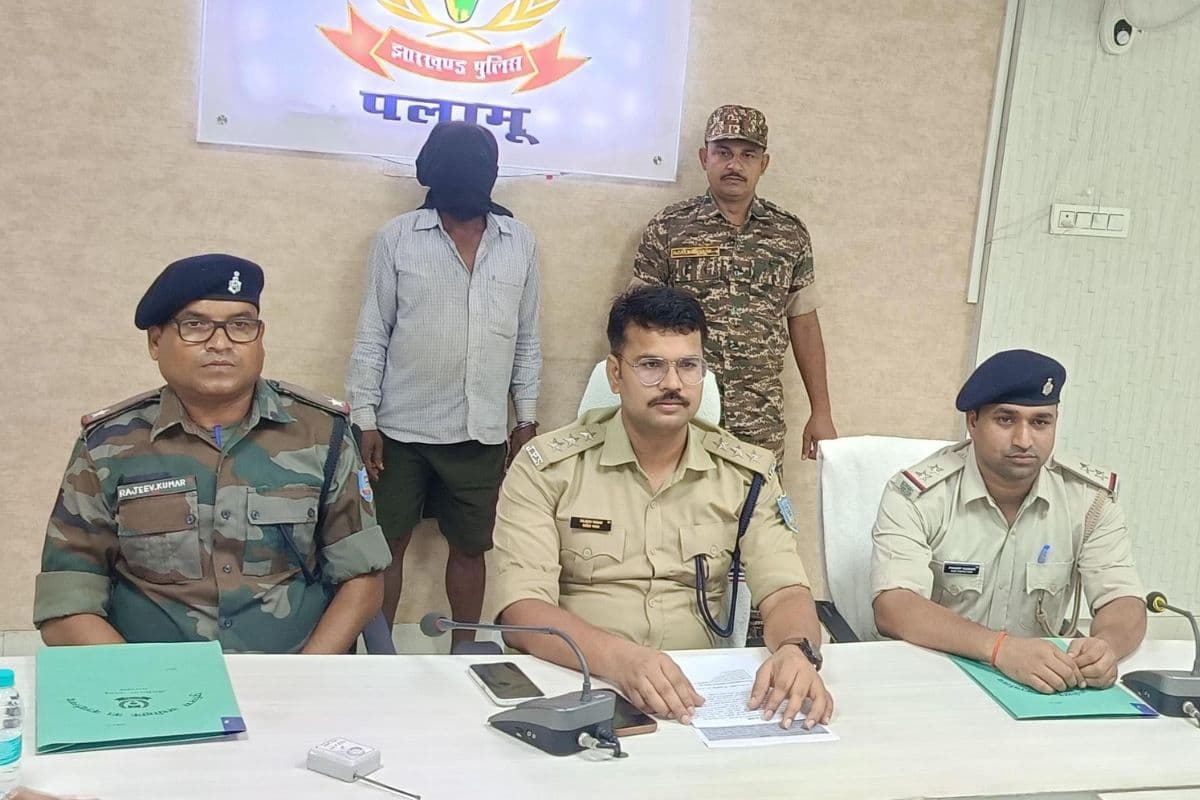 Palamu: प्रेम प्रसंग से नाराज मौसा ने की थी पवन की हत्या, पुलिस ने किया गिरफ्तार
