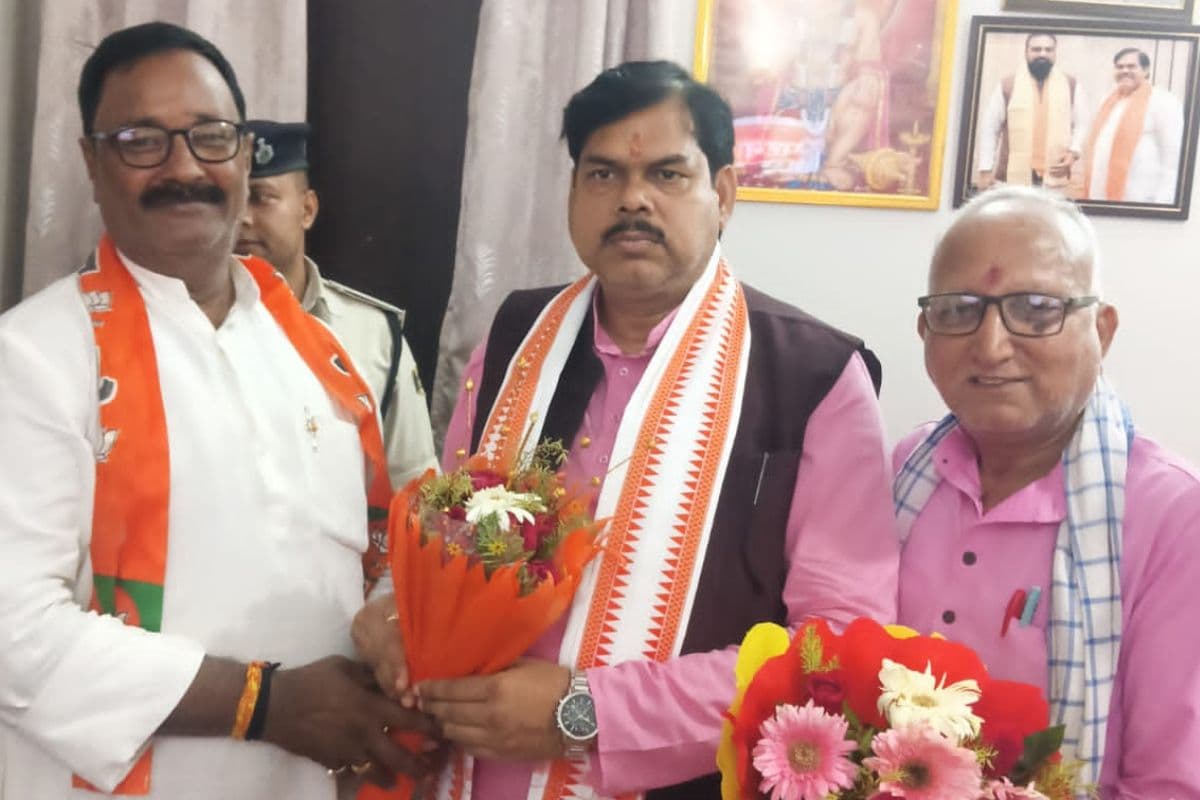 शिक्षा मंत्री से मिले वित्तरहित कर्मियों के प्रतिनिधि, वेतनमान और लंबित अनुदान को लेकर सौंपा मांगपत्र
