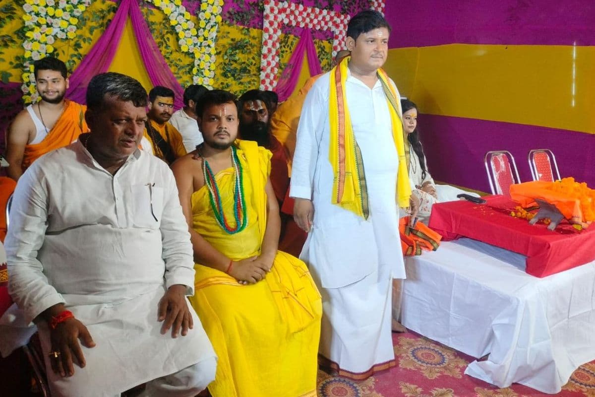श्री लक्ष्मी नारायण महायज्ञ में उमड़ा आस्था का सैलाब, पूर्व मंत्री बोले- यज्ञ से शुद्ध होता है समाज और वातावरण