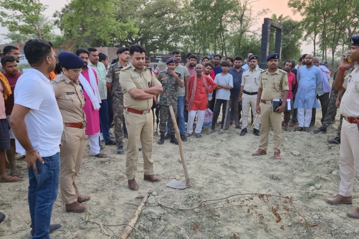 सीवान के नौतन में डबल मर्डर, घटनास्थल पर पहुंचे एसपी, इलाके में दहशत
