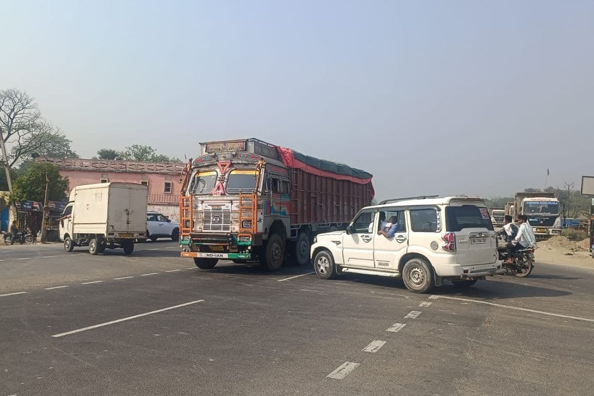 छपरा-सोनपुर फोरलेन पर बढ़ रहे सड़क हादसे, खतरनाक चौराहे बन रहे हादसों का कारण