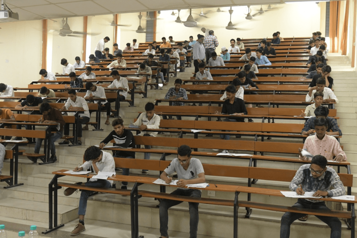 आरा में 15 परीक्षा केंद्रों पर डिप्लोमा सर्टिफिकेट प्रवेश प्रतियोगिता परीक्षा की तैयारी पूरी, प्रशासन सख्त