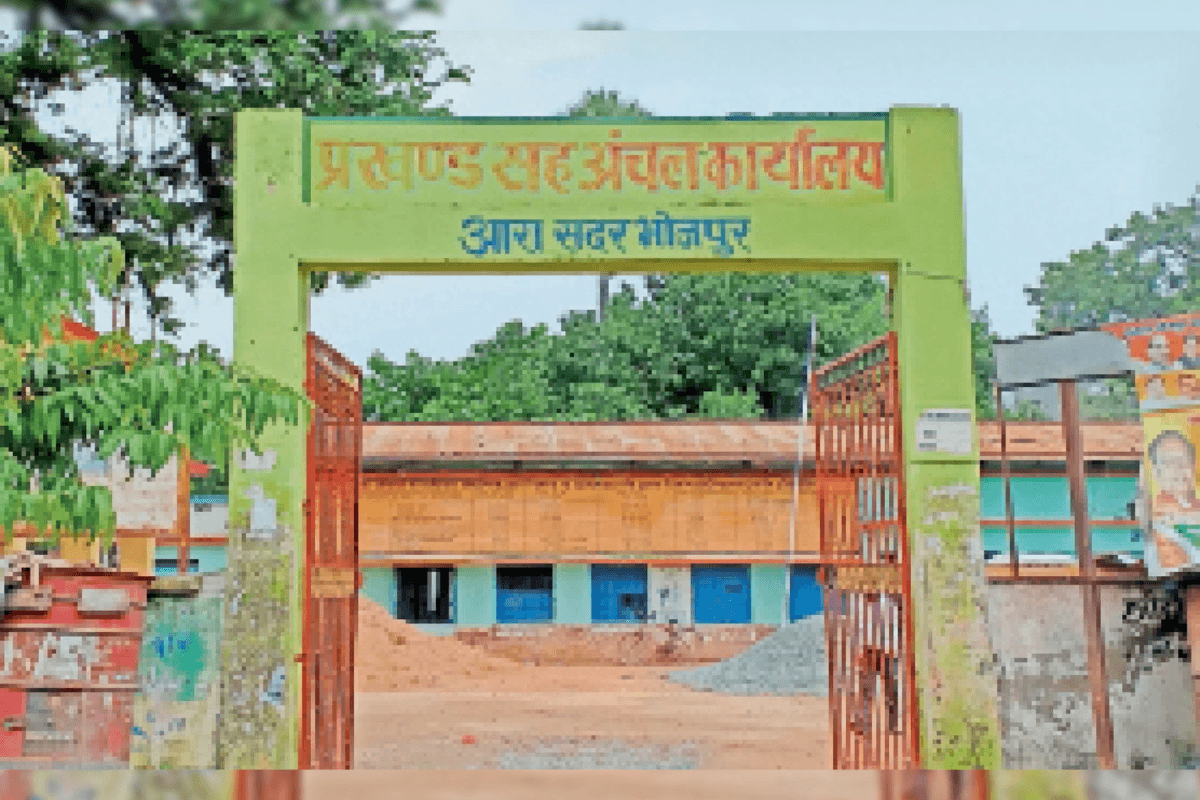 भोजपुर में अंचलाधिकारी-राजस्व कर्मचारियों की मनमानी जारी, समीक्षा के बावजूद दाखिल खारिज-परिमार्जन के 8000 केस पेंडिंग