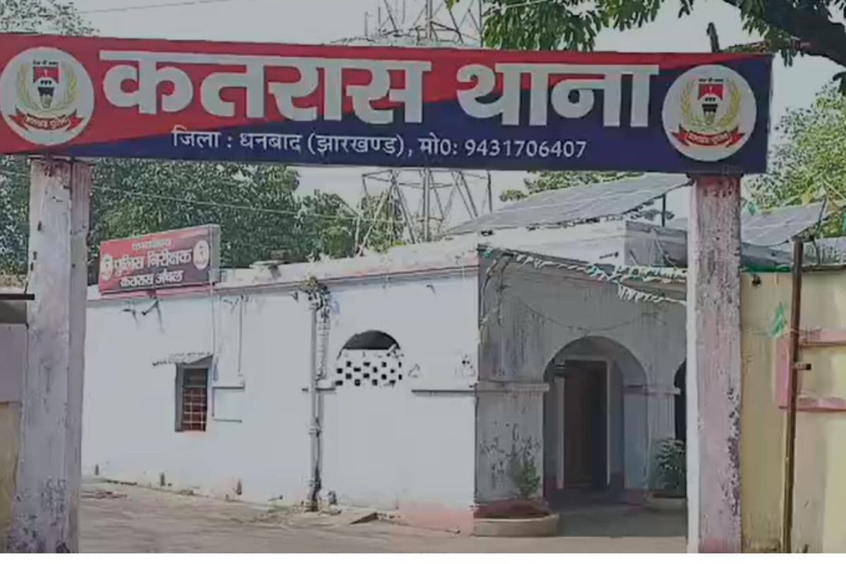 धनबाद में बंद घर में चोरी का मामला, दो आरोपी गिरफ्तार