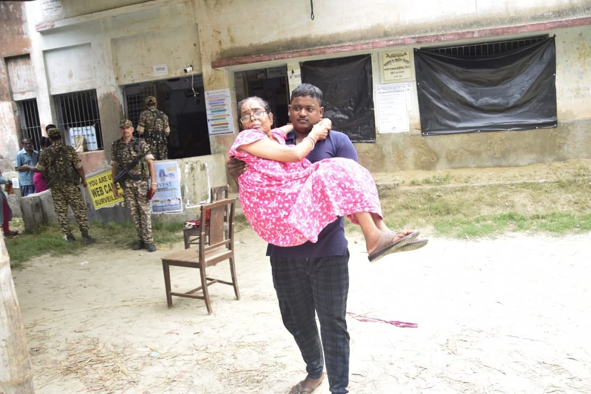 फालता में 11 बजे तक 43 प्रतिशत वोटिंग, संदिग्ध जमावड़े पर केंद्रीय बल की सख्ती