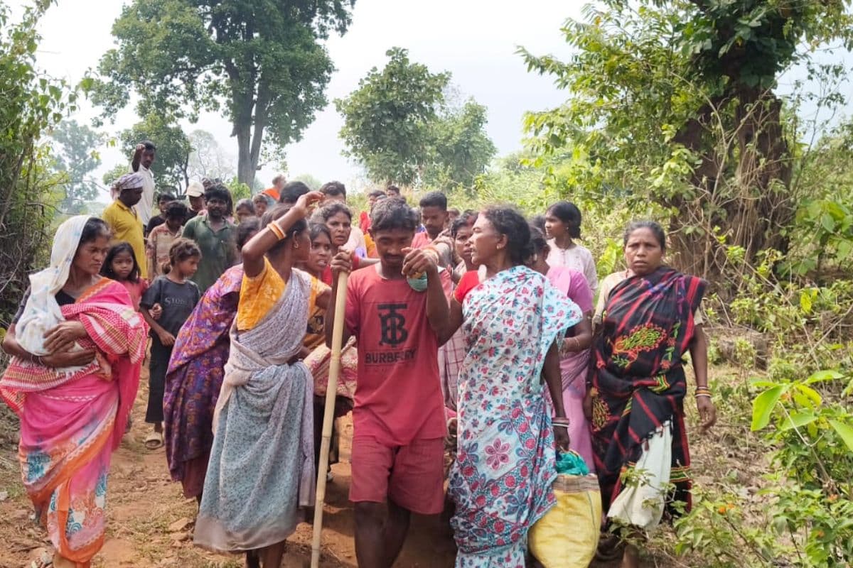 गिरिडीह: एंबुलेंस नहीं पहुंची गांव, गर्भवती महिला को चार किलोमीटर तक खाट पर ले गए ग्रामीण