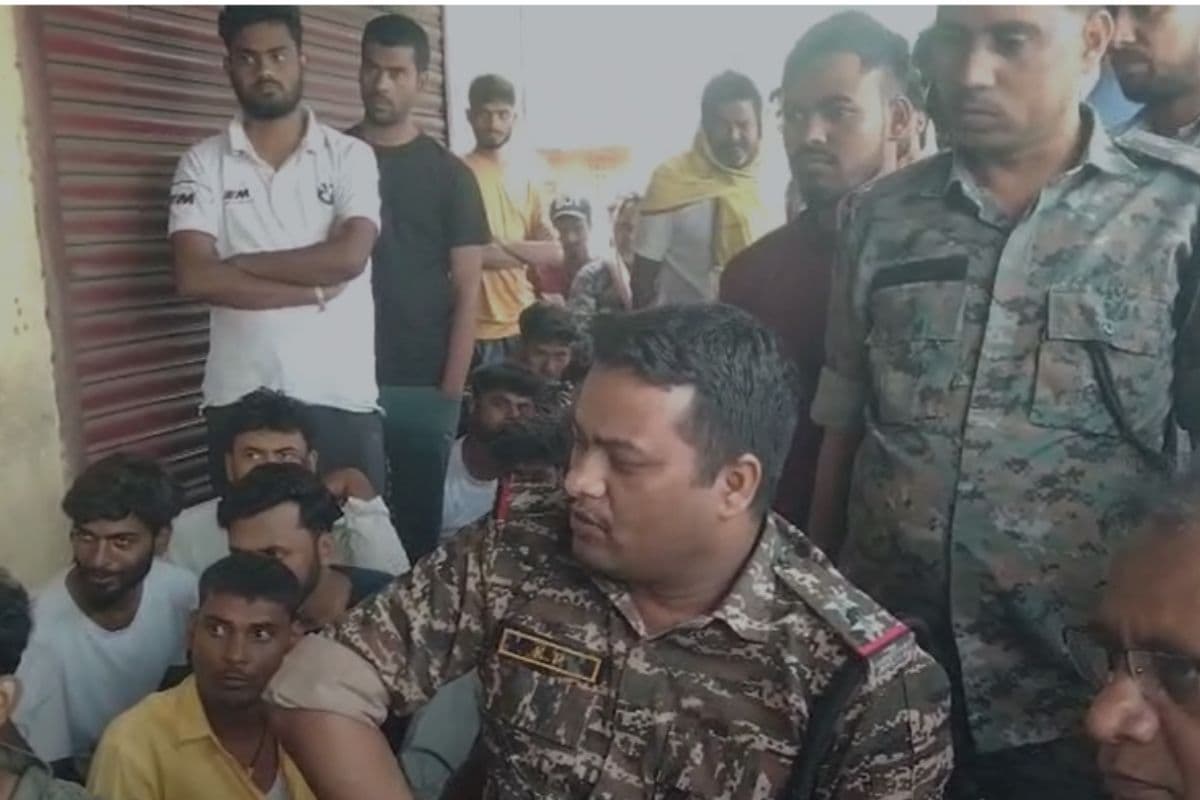 लातेहार के नवादा गांव में डीवीसी के कोयले की ढुलाई का विरोध दूसरे दिन भी जारी