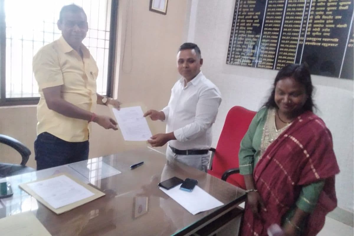 नोवामुंडी में प्रशासनिक फेरबदल, पप्पू रजक बने नए सीओ, तीन विभागों की संभालेंगे जिम्मेदारी 