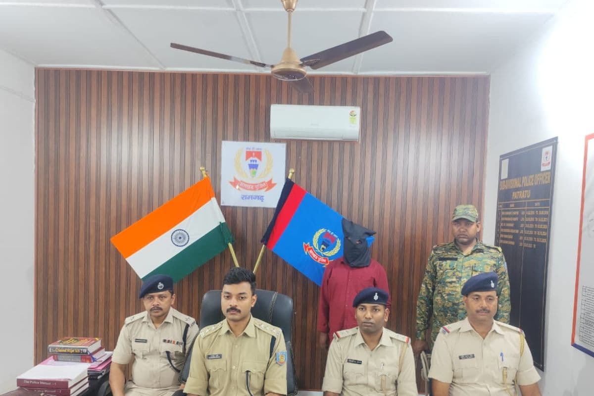 पतरातू से चोरी हुआ टर्बो ट्रक बरामद, पांच दिन में पुलिस ने किया खुलासा